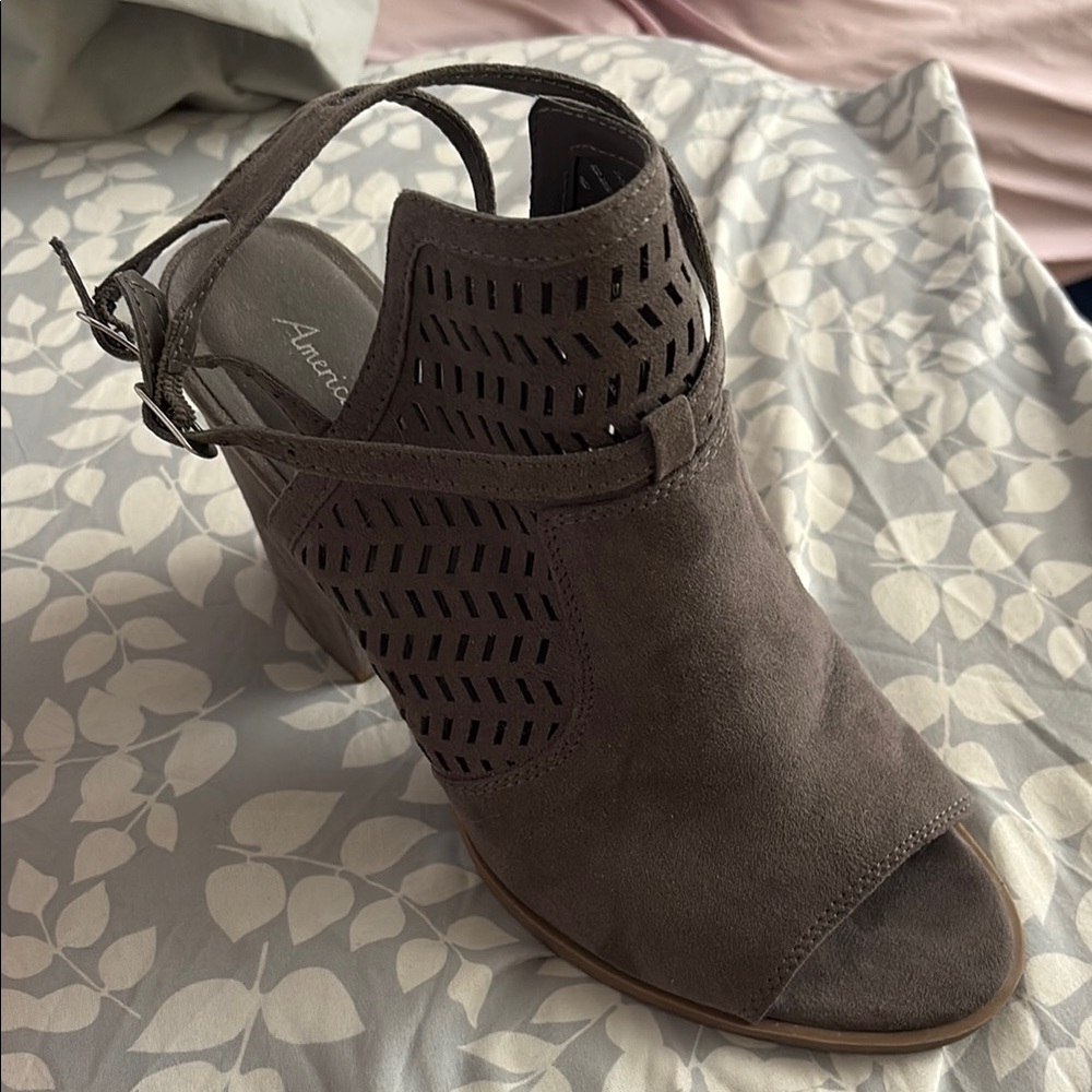 American Eagle Outfitters Gray Heels with Chunky Stacked Heel